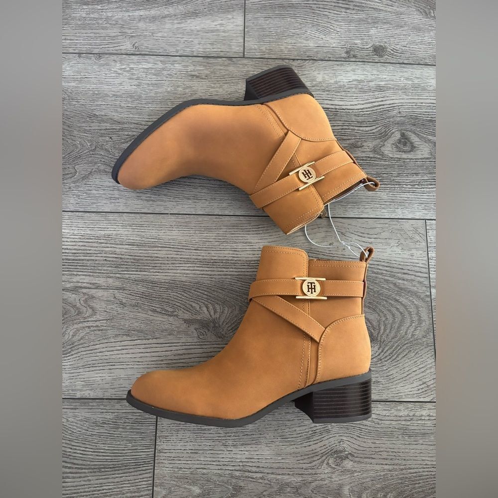 Tommy Hilfiger woman’s Elegant Tan Ankle Booties NWOT